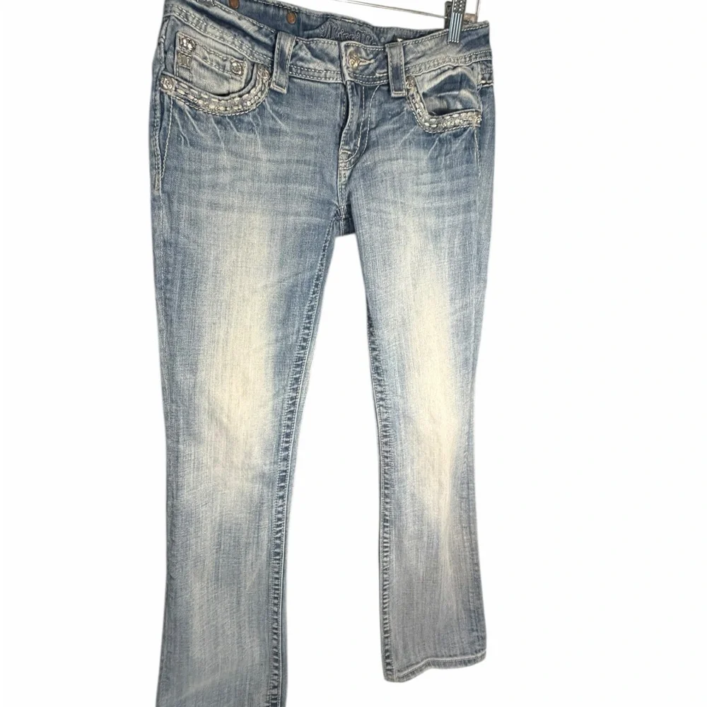Miss Me Light Wash Embellished Flap Pocket Bootcut Jeans Sz 28 - Picture 2 of 15